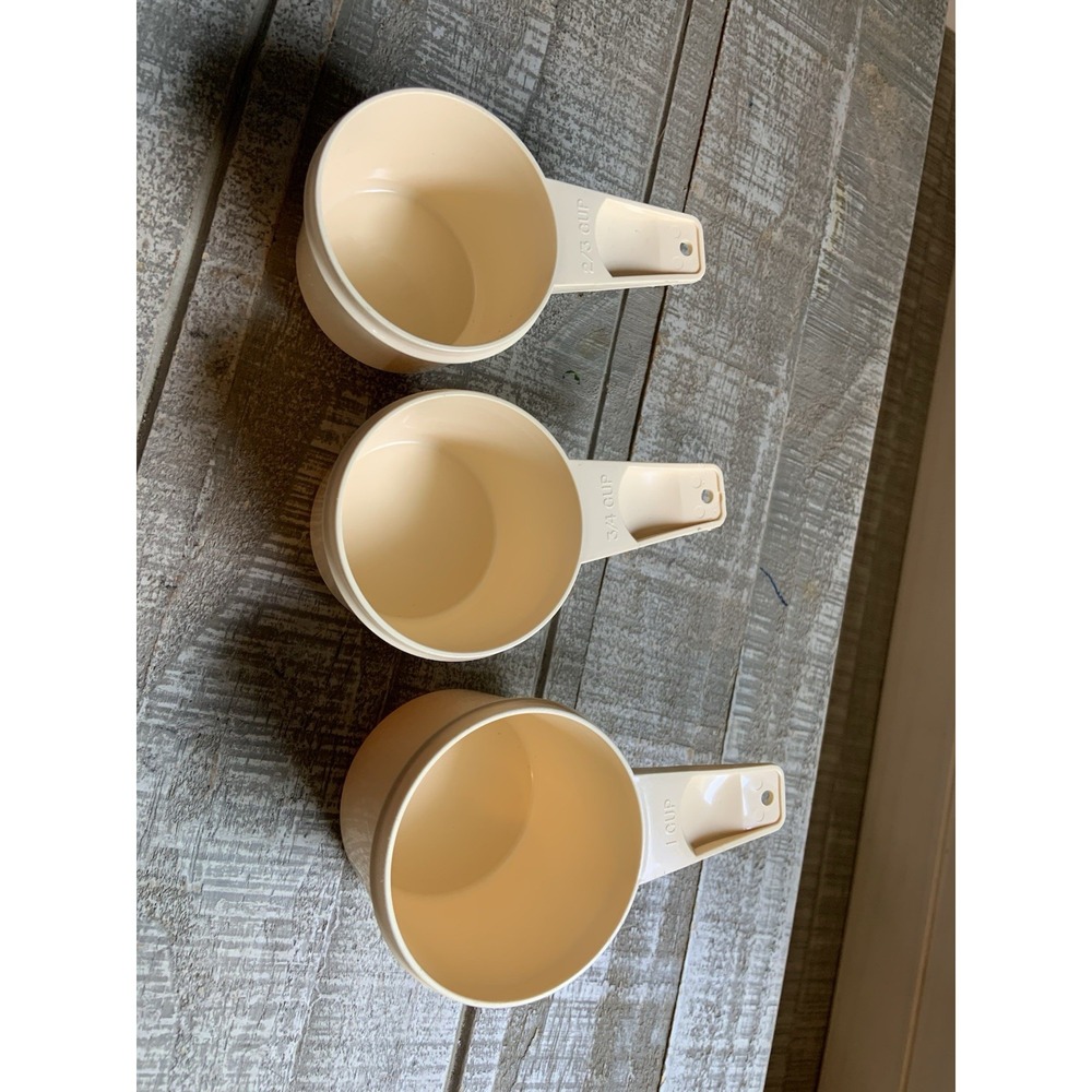 VTG Tupperware Almond Cream Ivory Measuring Cups Nesting Lot Of 3 Set Nice Clean